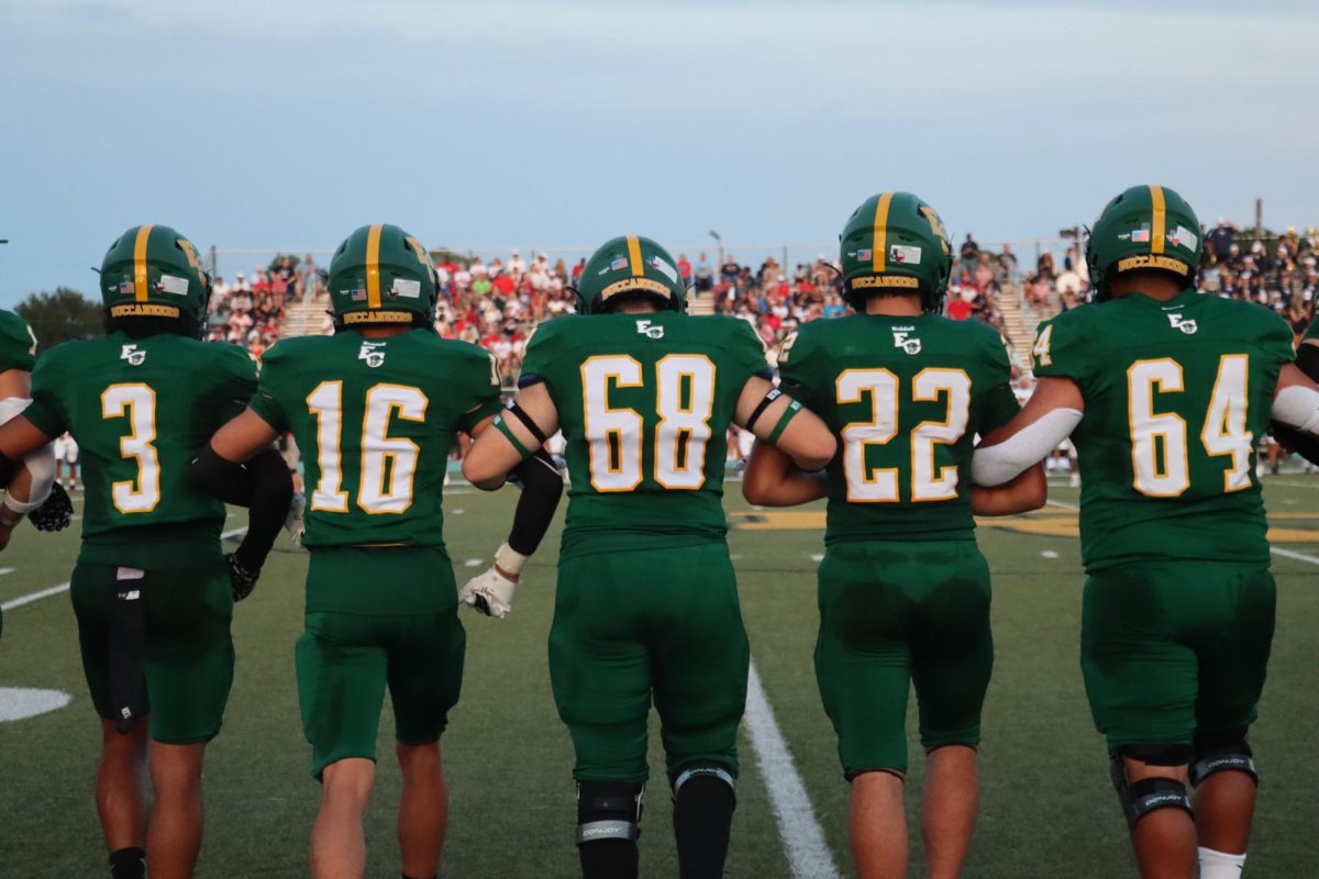 Buccaneers clip Hawks