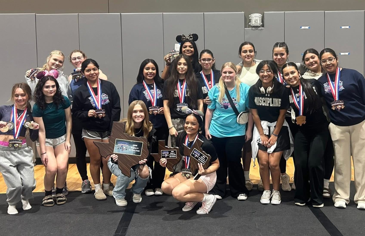 Lady Bucs lift their way to State